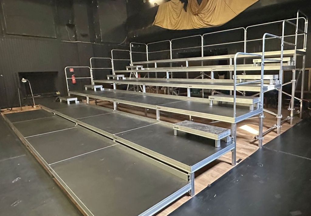 Grandstand of stage boards - TRIBUNE