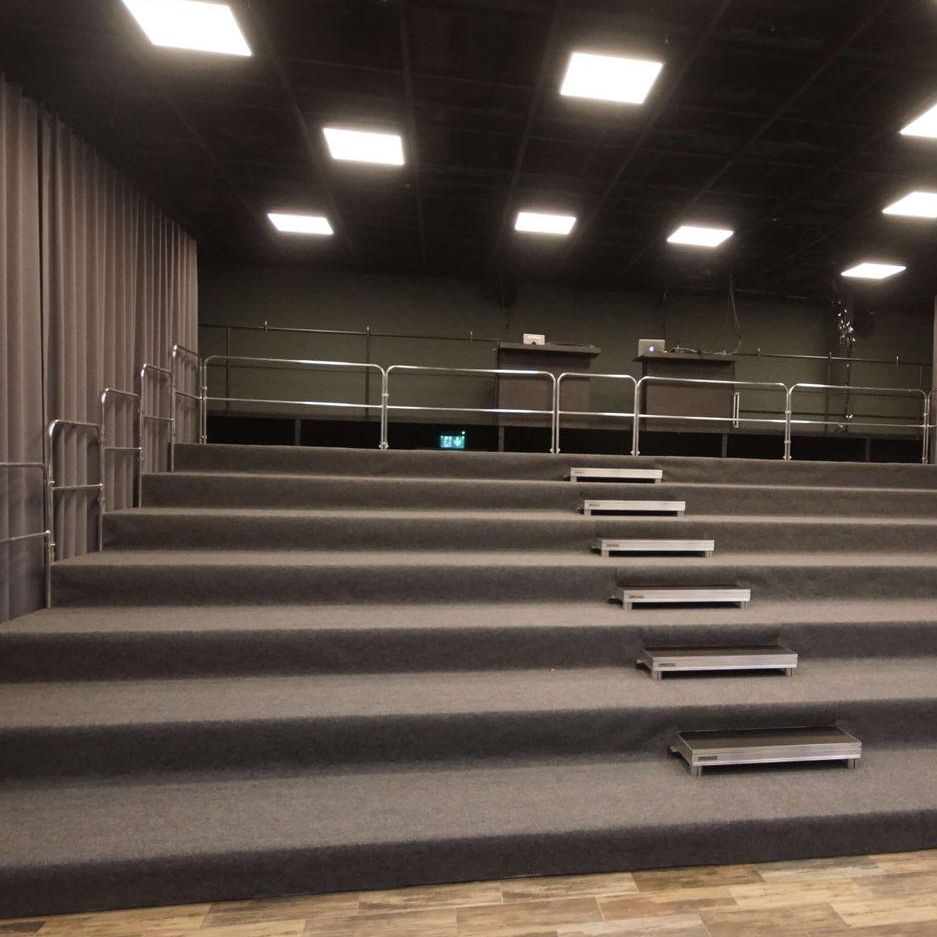 Grandstand of stage boards TRIBUNE split leg